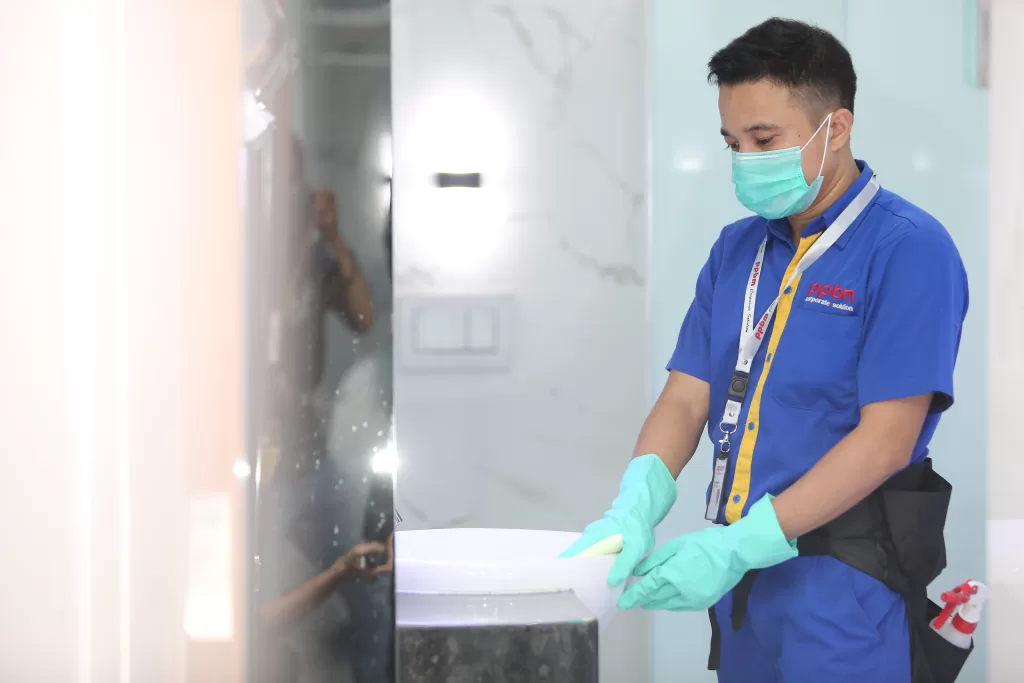 memilih jasa bersihkan rumah